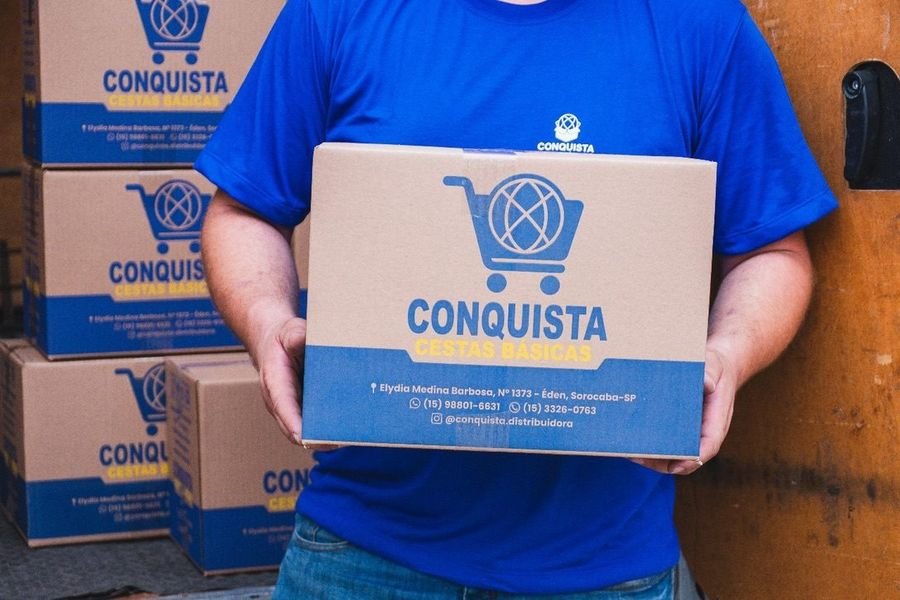 Entrega de cestas básicas Conquista