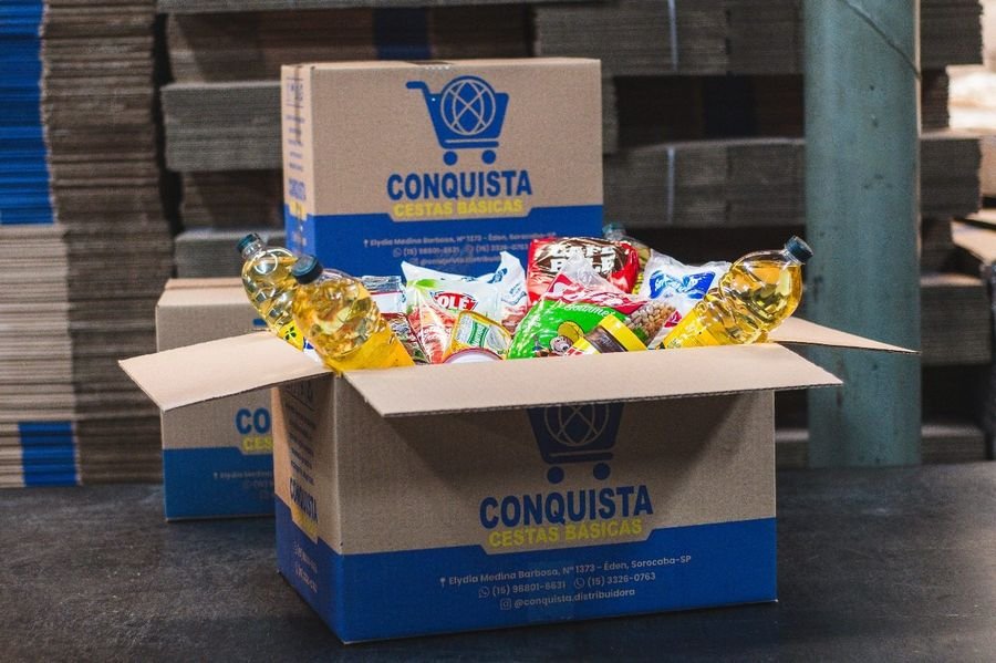 Cesta básica Conquista aberta com produtos